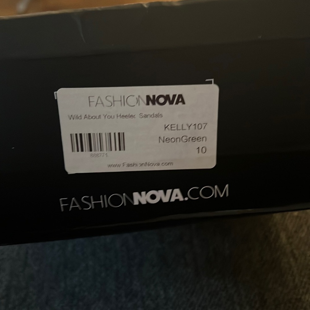 Sexy strap very then heel green snake heels brand new